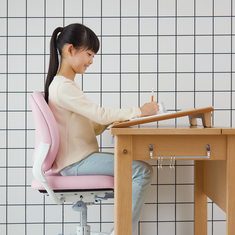 オカムラ2020年シーズン向けスタディデスクを発売 | オカムラのプレス