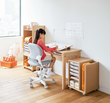 オカムラ2020年シーズン向けスタディデスクを発売 | オカムラのプレス