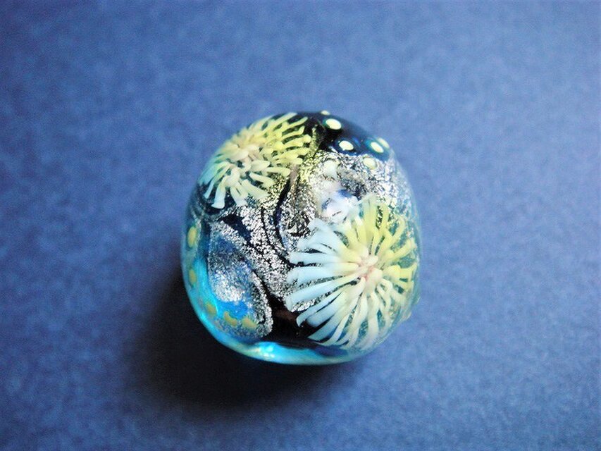 とんぼ玉（絢花1） | iichi 日々の暮らしを心地よくするハンドメイド