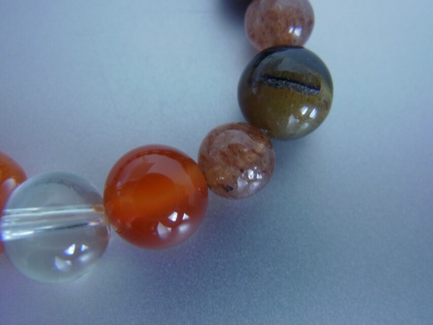 仕事のおともに☆紅玉髄天珠☆ | iichi 日々の暮らしを心地よくする