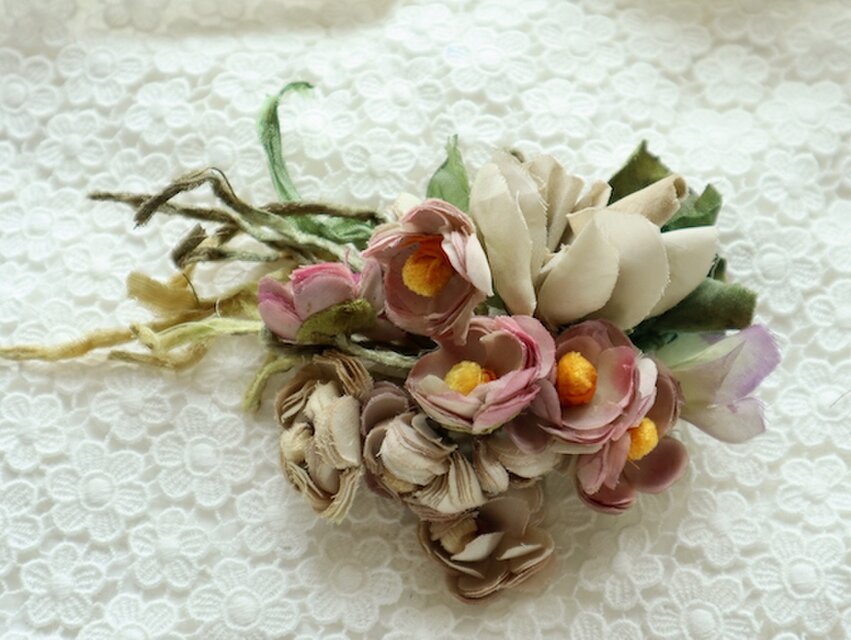 布花 シックな大きなコサージュ | iichi 日々の暮らしを心地よくする