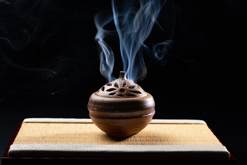 備前焼香炉（菊模様） | iichi 日々の暮らしを心地よくする