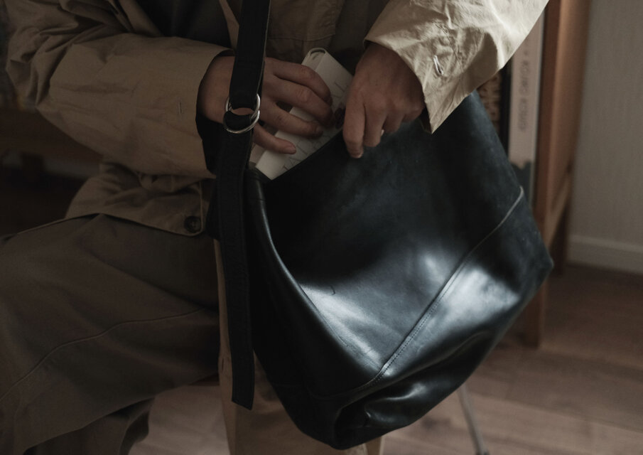 レザーショルダーバッグ black ＜XL＞ | iichi 日々の暮らしを心地よく