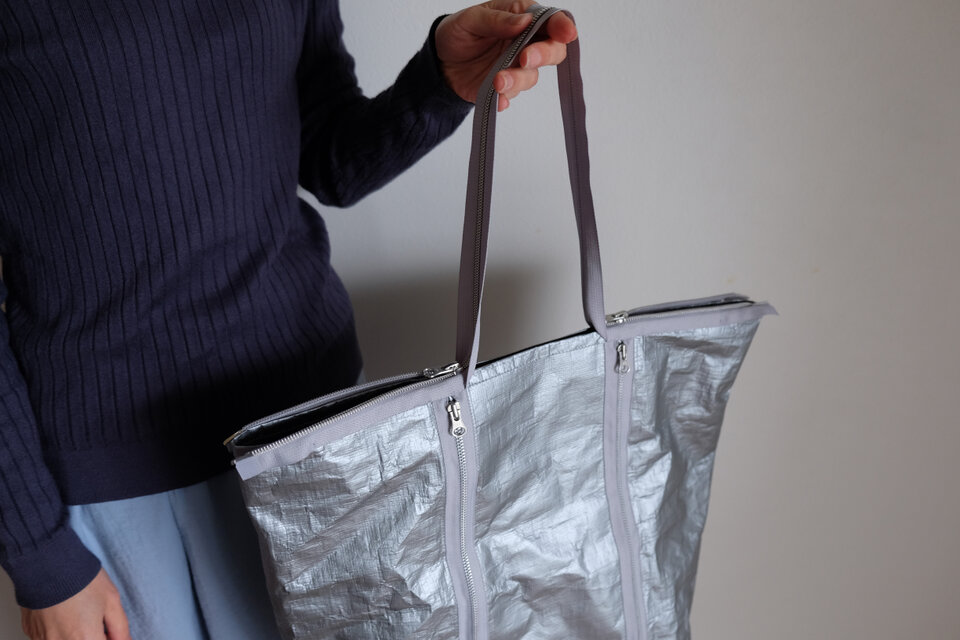 超軽量/撥水ポリエチレン/肩掛けマチ付きトート/A4大容量【ジップ