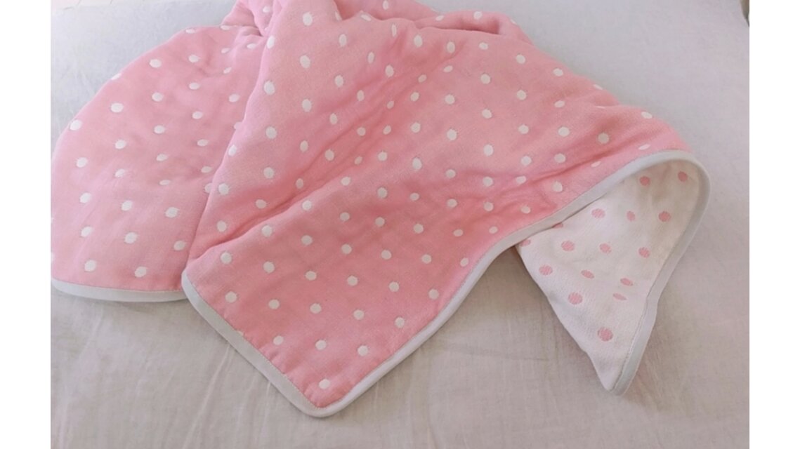 ピンクドットふんわりやわらか6重ガーゼのブランケット *71x108cm