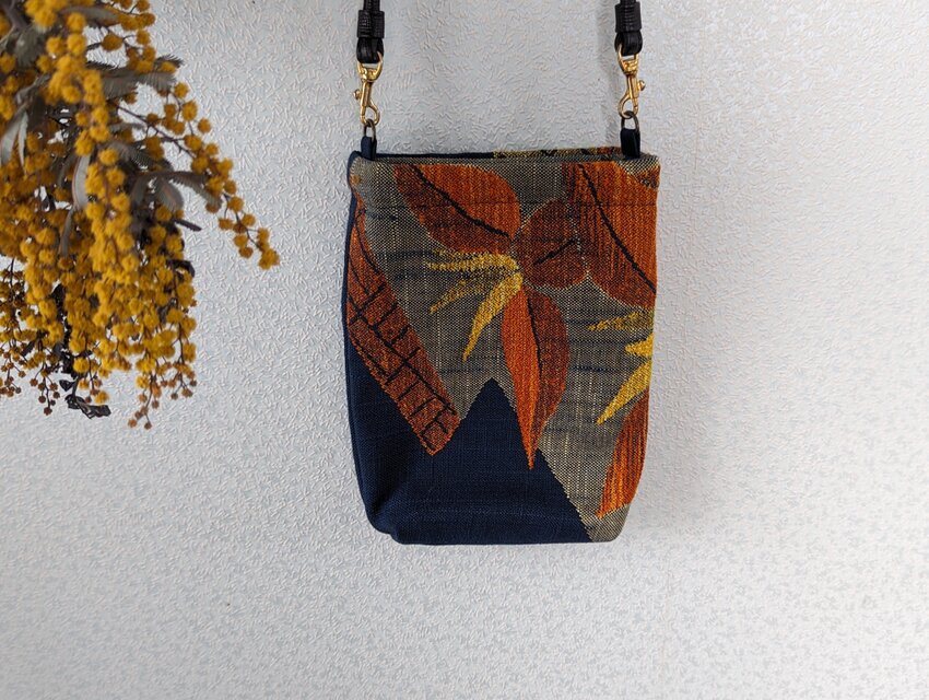 紺大きな柄の帯リメイクバッグ・ポシェット/ 00106 | iichi 日々の