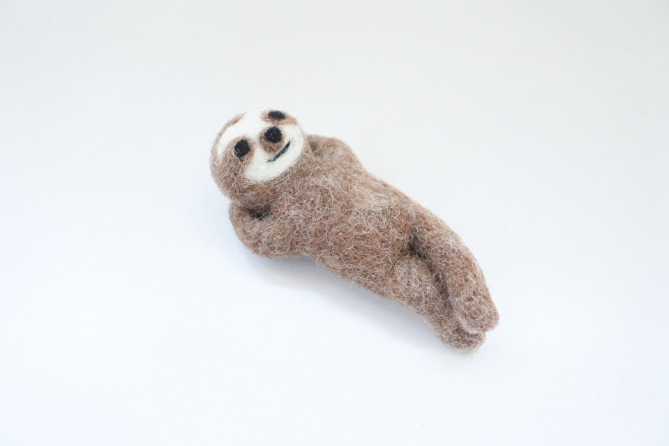 なまけもののナマケモノ（仰向け2） | iichi 日々の暮らしを心地よく