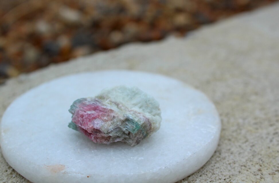 ルベライト バイカラートルマリン 原石 | iichi 日々の暮らしを