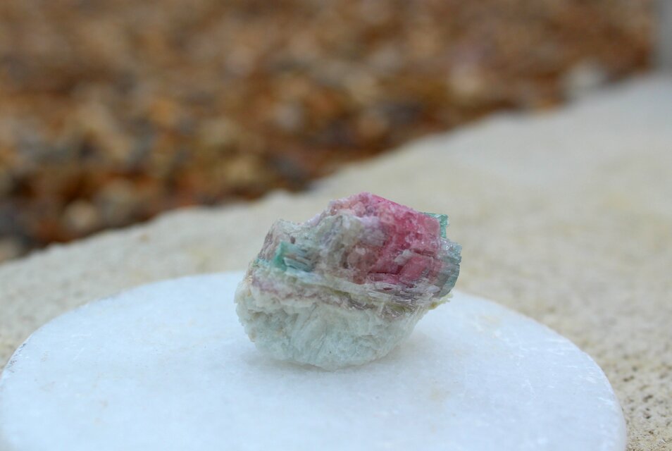 ルベライト バイカラートルマリン 原石 | iichi 日々の暮らしを