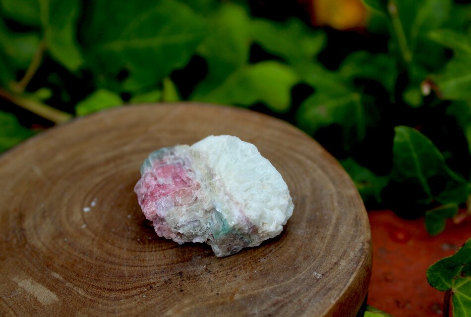 ルベライト バイカラートルマリン 原石 | iichi 日々の暮らしを
