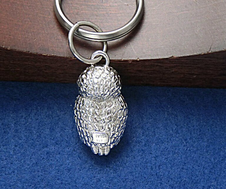 フクロウのキーホルダー』シルバー製/サファイア入り 【あなたの誕生石