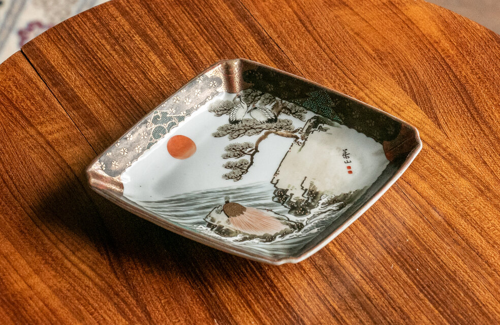 九谷焼 菱形皿 (梅) 大正時代 九谷焼 菱形皿 (梅) 大正時代