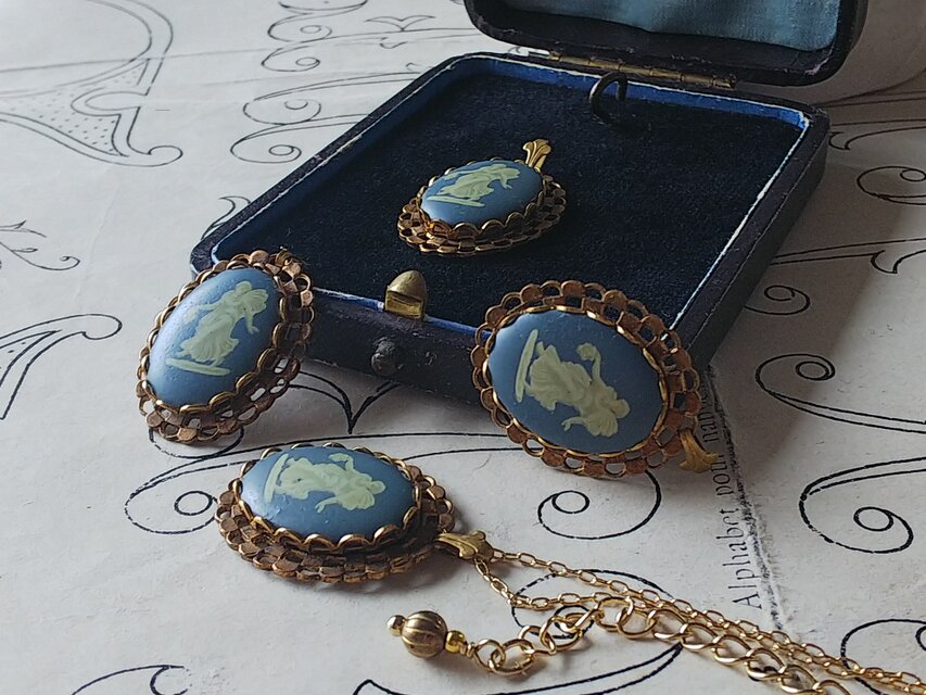 ヴィンテージ ギリシャ神話女神／ウエッジウッドBlue クラシカル