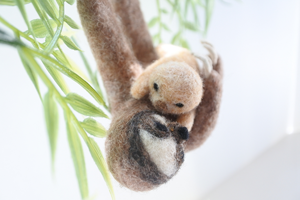 ナマケモノ親子 | iichi 日々の暮らしを心地よくするハンドメイドや