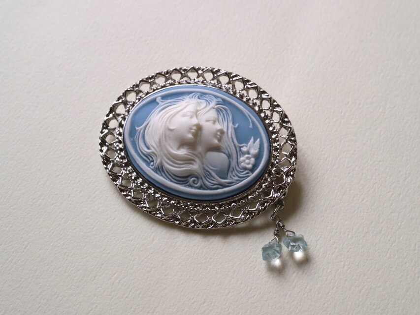 カメオのブローチ 二人の少女 | iichi 日々の暮らしを心地よくする