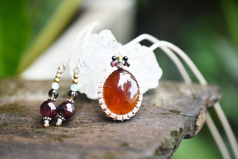 魅惑の紅☆ヘソナイトガーネット☆マクラメネックレス1218 | iichi