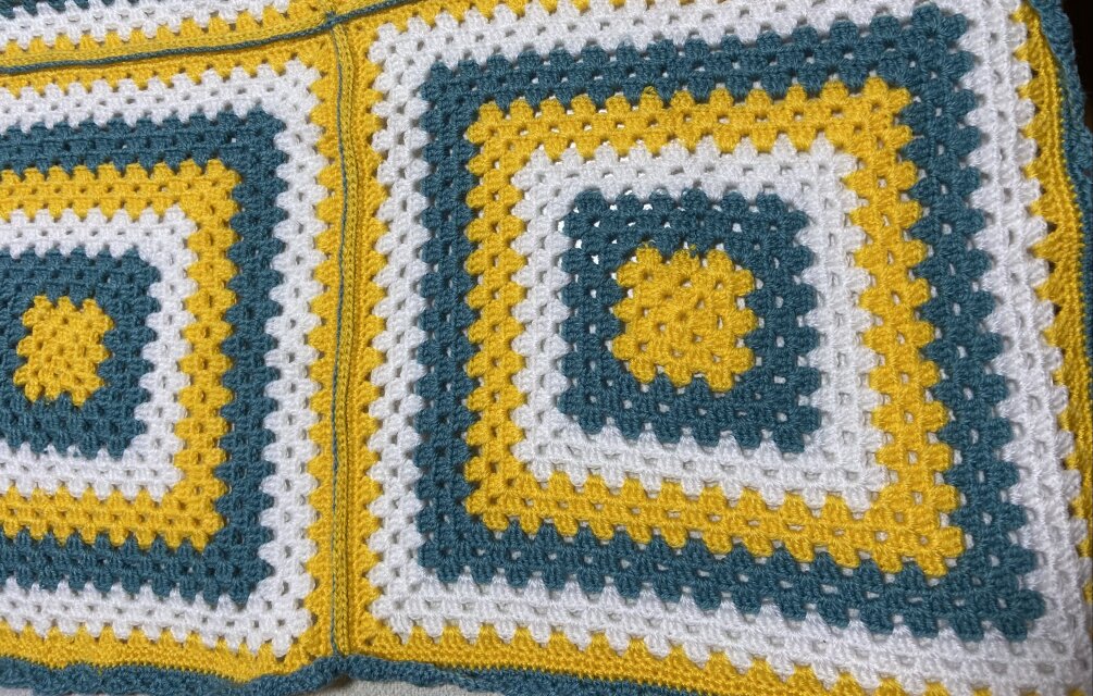 グラニーモチーフ手編みベッドカバー | iichi 日々の暮らしを心地よく