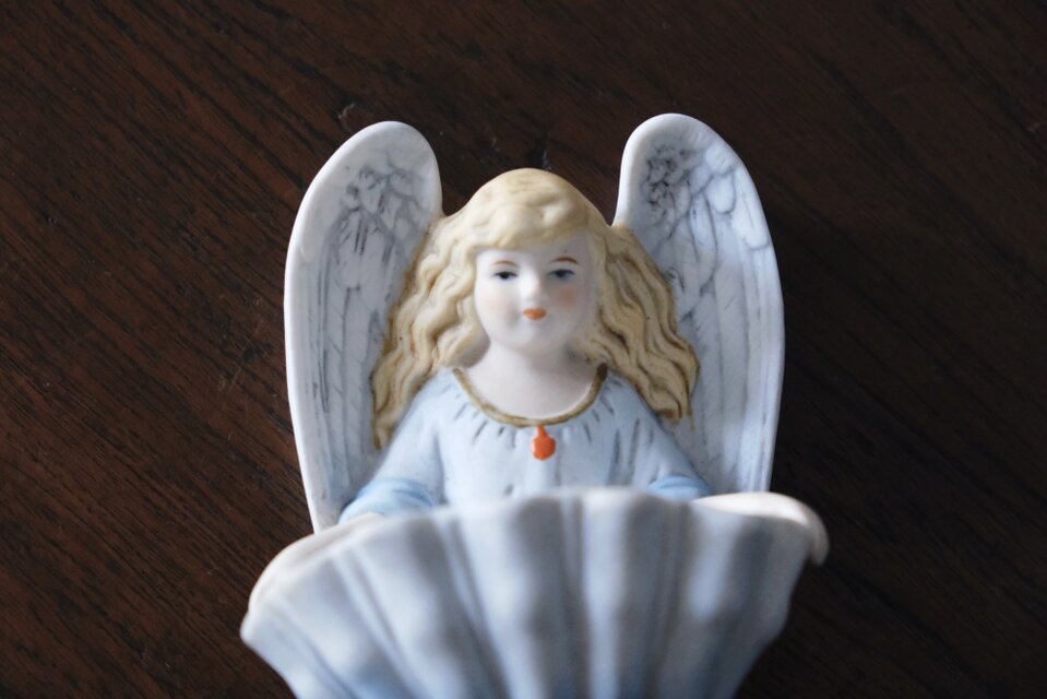 ビスク製 天使 ベニティエ 聖水盤 水色 フランス アンティーク 0502291