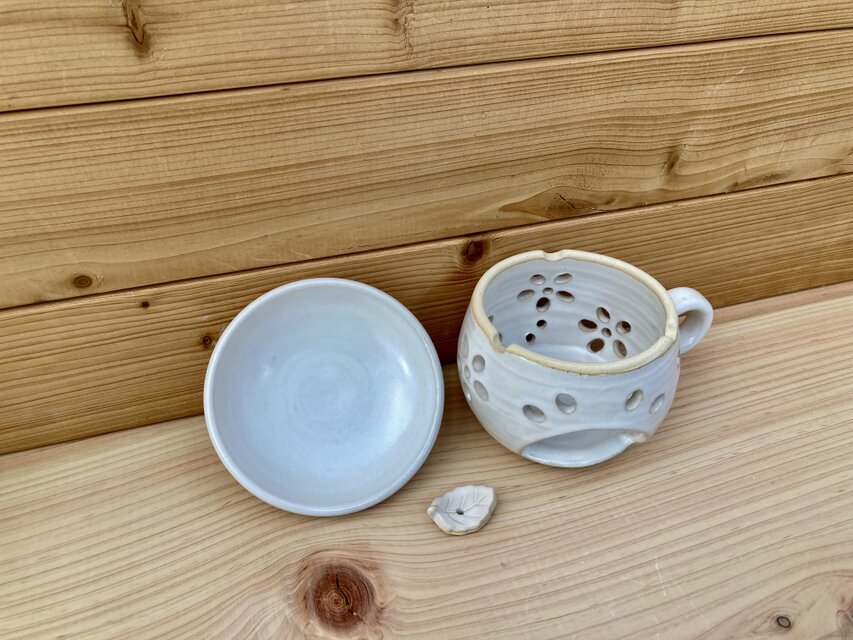 マグカップ香炉⭐︎茶香炉⭐︎アロマポット⭐︎ランプシェード⭐︎白花