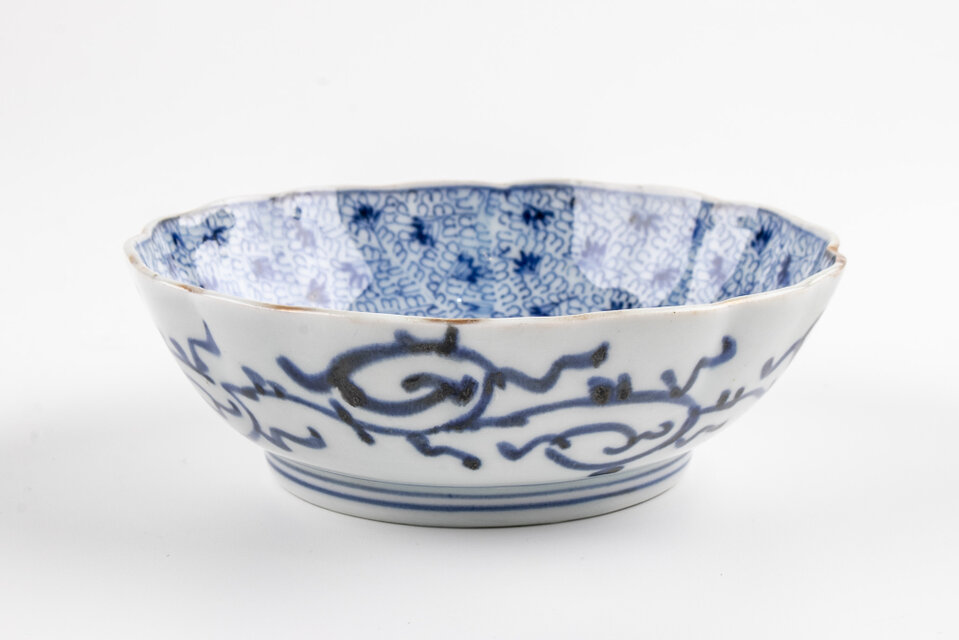 古伊万里 染付 微塵唐草三友文なます皿 江戸後期 | iichi 日々の暮らし