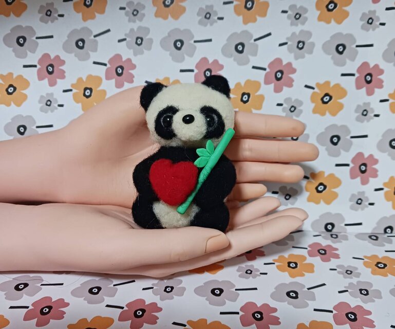 羊毛フェルト サヨナラぱんだちゃん ハートと笹 手のひらサイズ 可愛い