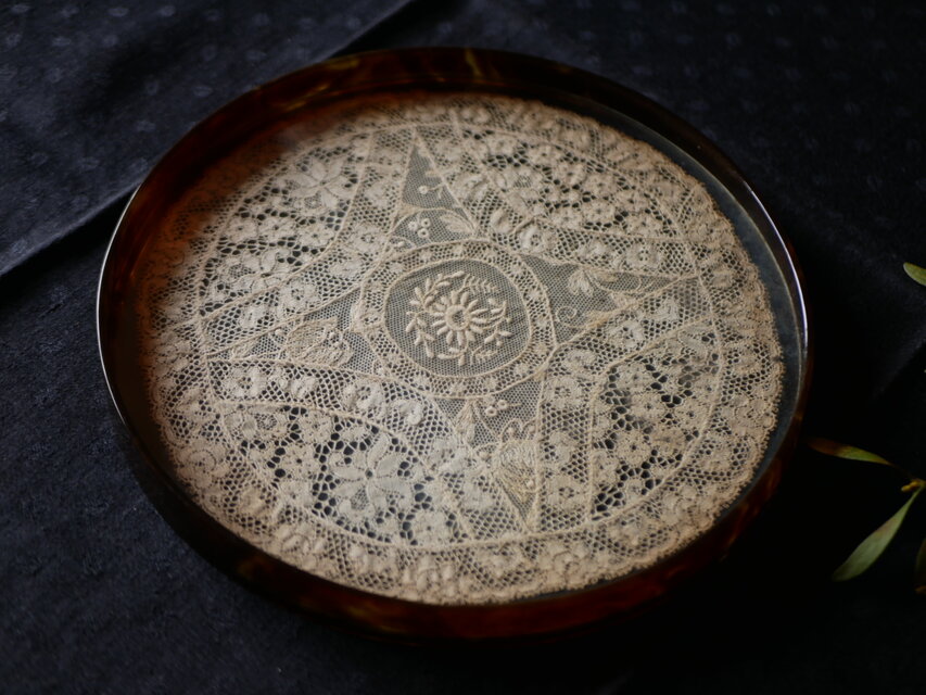 クロッシェレース ガラスのドレッシングトレイ フランスアンティーク