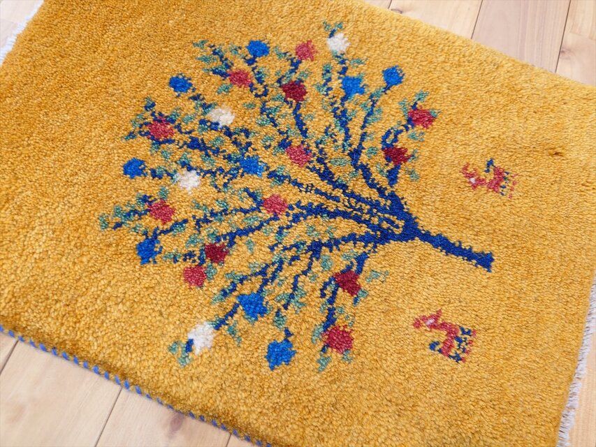 ペルシャ ギャッベ 玄関マット小 55.5x41cm 黄金色 ザクロの木 ヤギ 羊