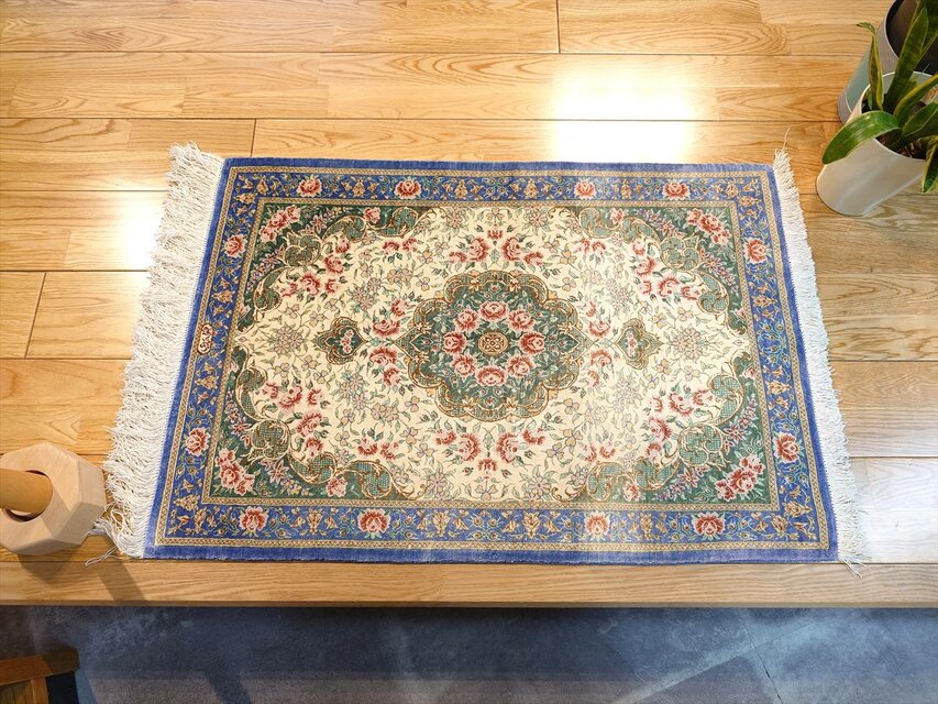 ペルシャ絨毯クム産シルク アハマディ工房 玄関マット 84x58㎝ ブルー