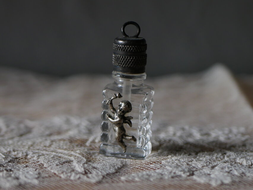 フランス アンティーク オルモル 香水瓶 ホルダー 真鍮 エンジェル