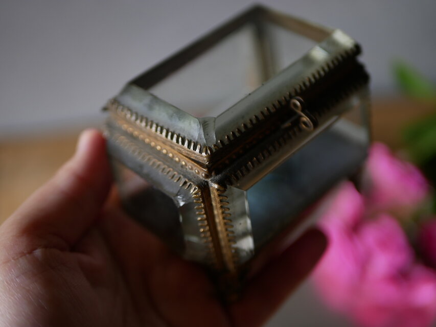 ガラスのジュエリーボックス フランスアンティーク アンティークのある