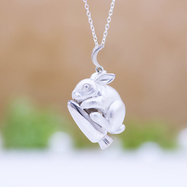 兎（ニンジンロケット）のシルバーペンダント | iichi 日々の暮らしを
