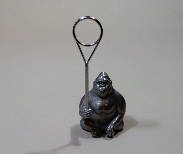 ゴリラのカード立て | iichi 日々の暮らしを心地よくするハンドメイド