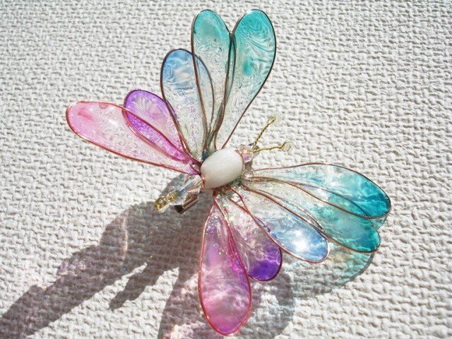 虹色鳥＊蝶（ブローチ） | iichi 日々の暮らしを心地よくする