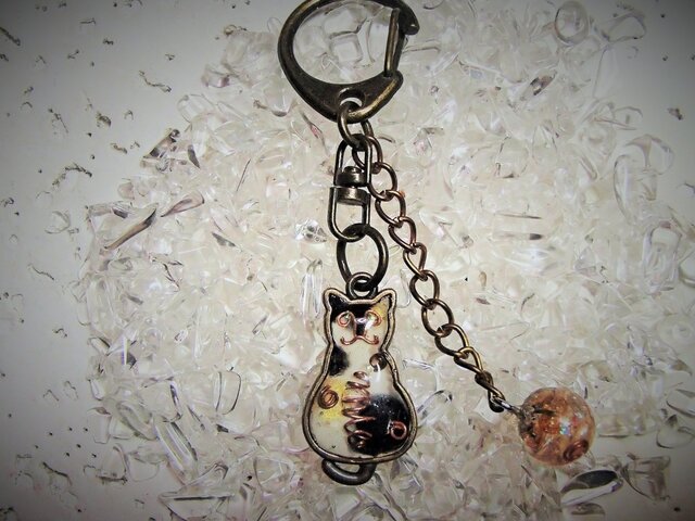 オルゴナイト/キーホルダー/三毛猫 | iichi 日々の暮らしを心地よく