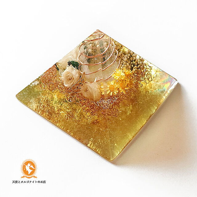 黄金のピラミッド シトリン 黄金比 オルゴナイト | iichi 日々の暮らし