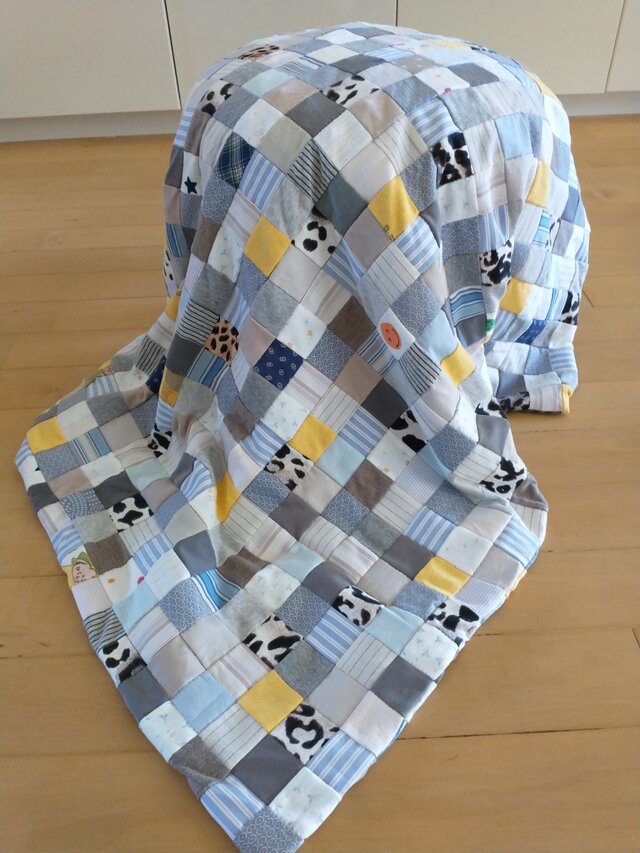 パッチワークのブランケット | iichi 日々の暮らしを心地よくする