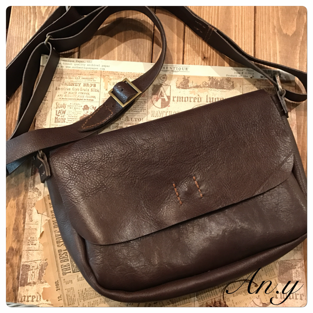 レザーショルダーバッグダークブラウン | iichi 日々の暮らしを