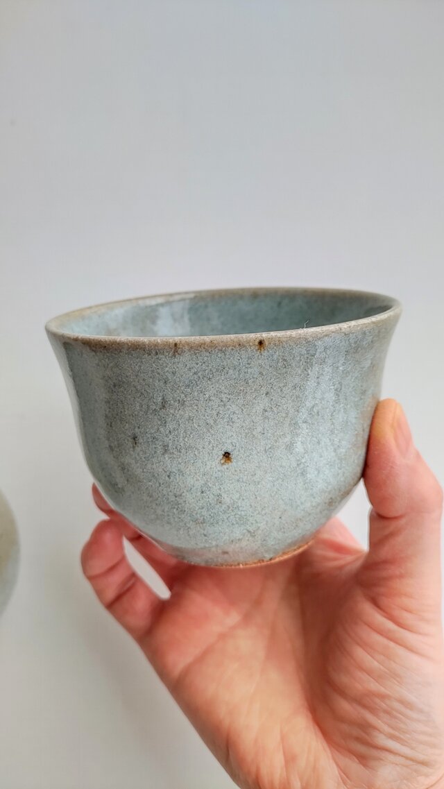 松灰釉湯呑み | iichi 日々の暮らしを心地よくするハンドメイドや