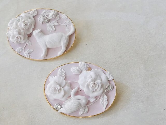 カメオ風ブローチ 薔薇と白鳥】 | iichi 日々の暮らしを心地よくする