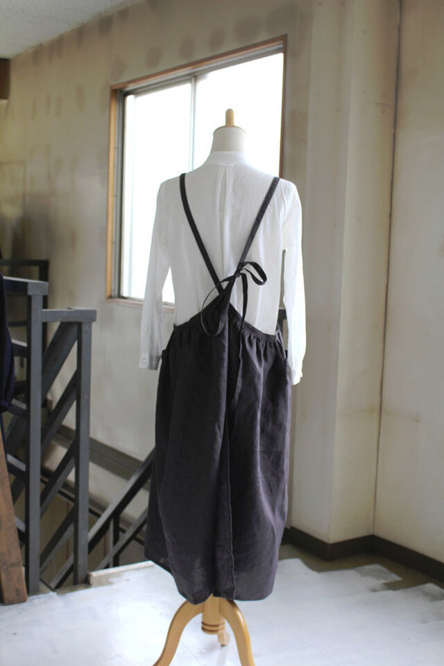 ギャザー入りワンピースエプロンCH&NA 丈95センチ/フレンチリネン