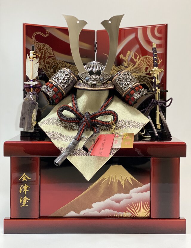 五月人形 紫10号兜龍虎赤溜収納飾り | iichi 日々の暮らしを心地よく