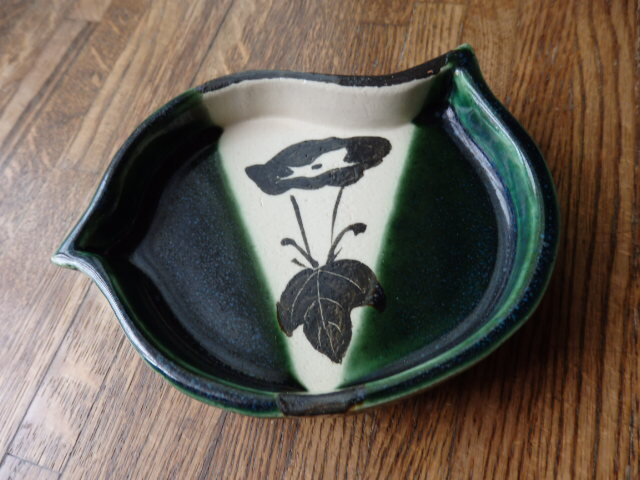 陶器 銘々皿③ 織部焼 千鳥型 朝顔模様 | iichi 日々の暮らしを