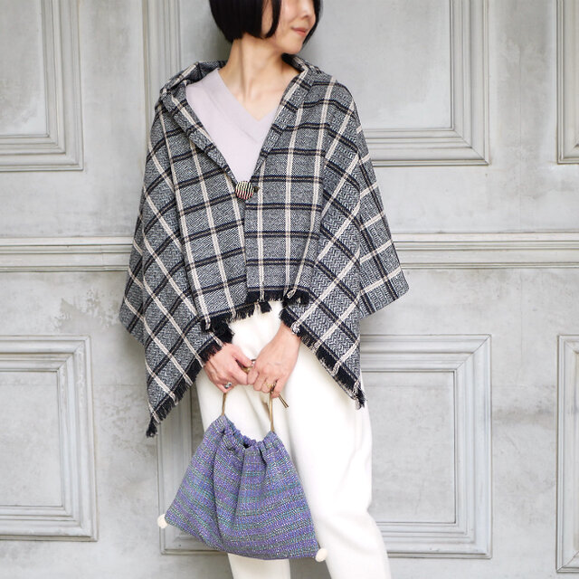 選べる刺繍ブローチ付きウールストールポンチョ【ヘリンボーンチェック