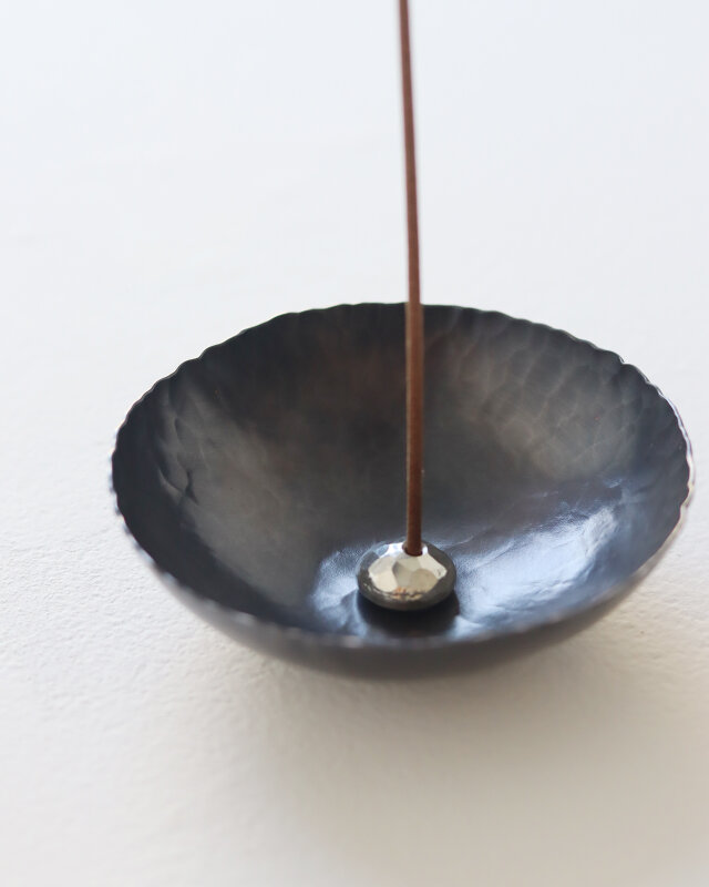 ころりとした錫のお香立て [ 香鉢 ] | iichi 日々の暮らしを心地よく