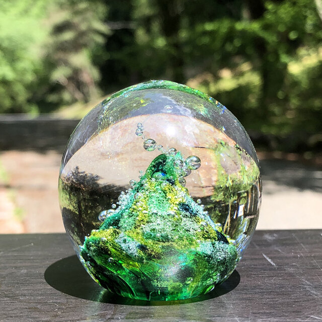 さんかくお山のペーパーウェイト ガラス | iichi 日々の暮らしを