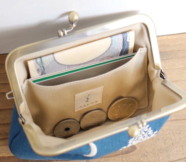 受注製作】手刺繍の角がまポーチ『三日月』 | iichi 日々の暮らしを