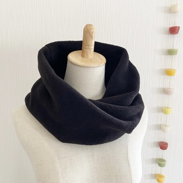 ふんわり軽くてあたたかい フリース素材のスヌード 黒 | iichi 日々の