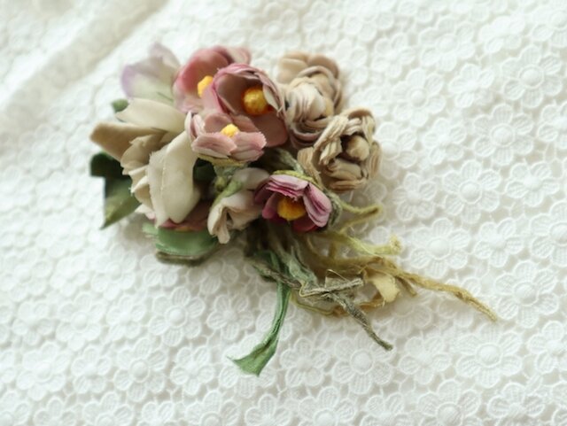 布花 シックな大きなコサージュ | iichi 日々の暮らしを心地よくする