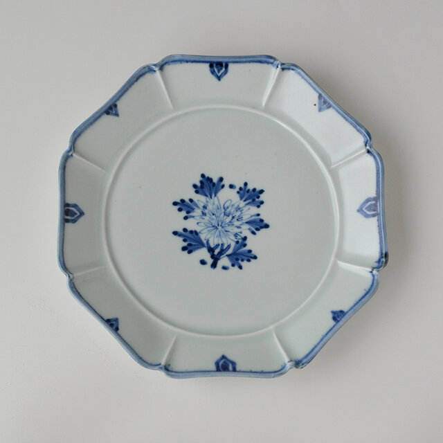 染付牡丹 八方七寸皿 | iichi 日々の暮らしを心地よくするハンドメイド