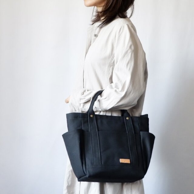 スッキリなのに大容量◇ポケットトート◇黒◇倉敷帆布 | iichi 日々の